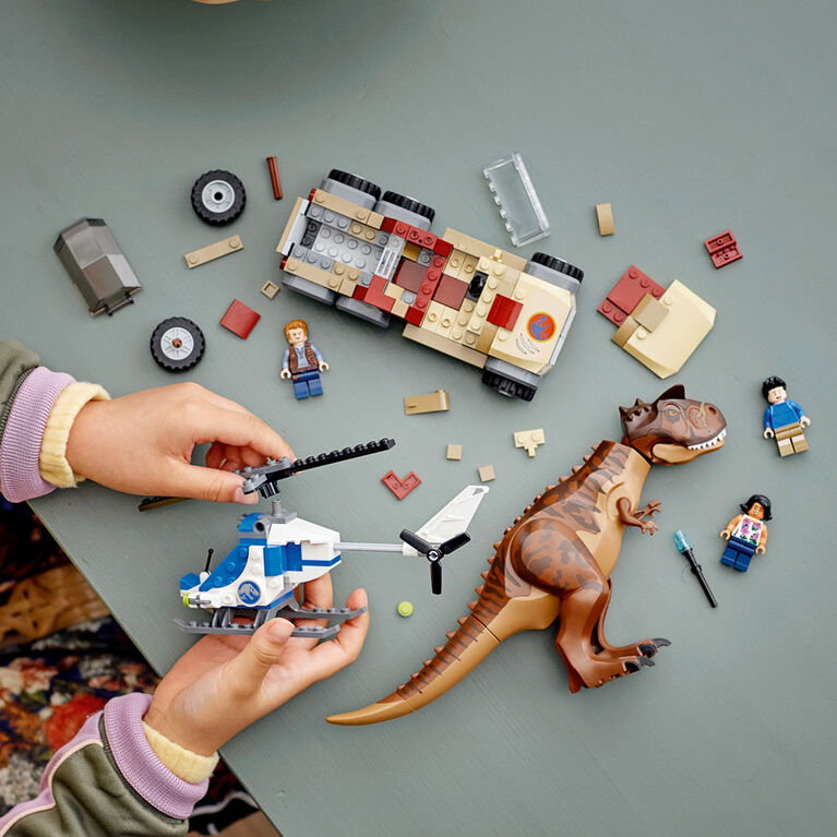 LEGO Jurassic World La poursuite du dinosaure Carnotaurus 76941 (240 pièces)
