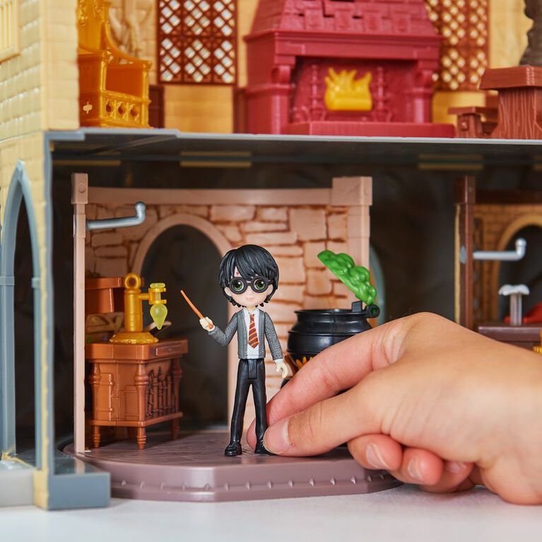 Wizarding World, Magical Minis, Potions Classroom avec figurine Harry Potter exclusive et accessoires