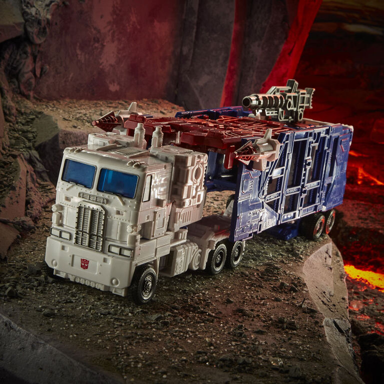 Transformers Generations War for Cybertron: Kingdom Leader WFC-K20 Ultra Magnus