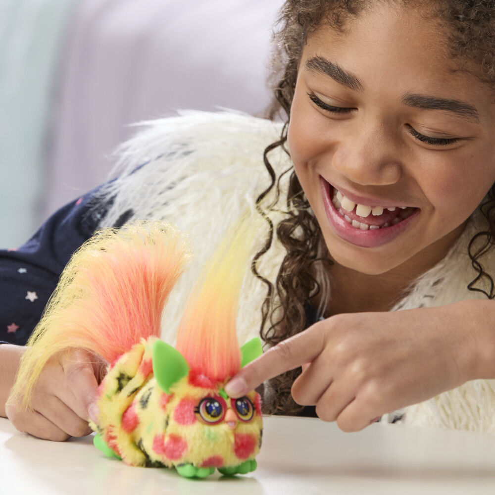 Furby DJ Furblets Pepp-Oh-Roni Mini Electronic Plush Toy with Funny Stretchable Sound Effects & Music, Speaks Furbish, Pizza Colors