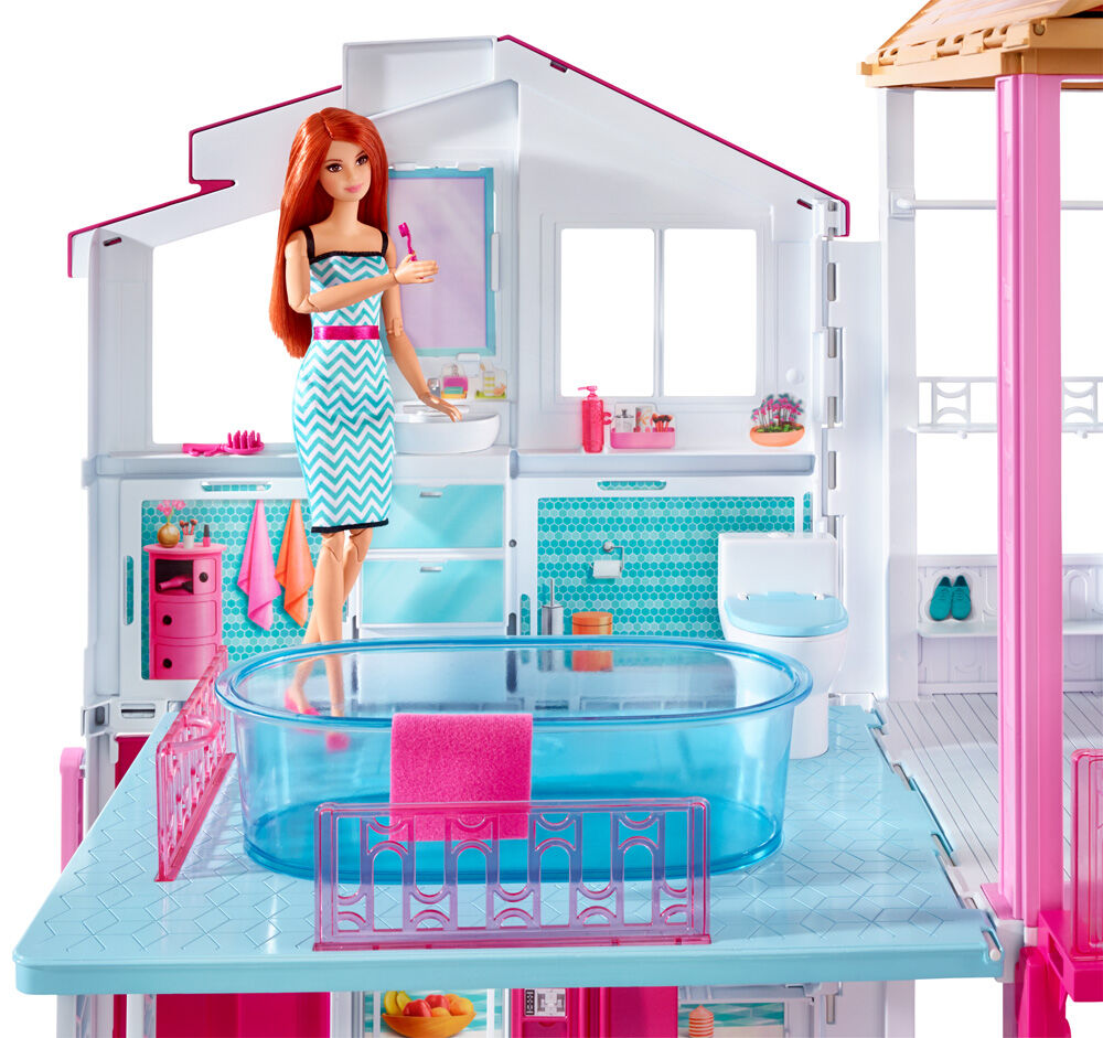 barbie pink passport house