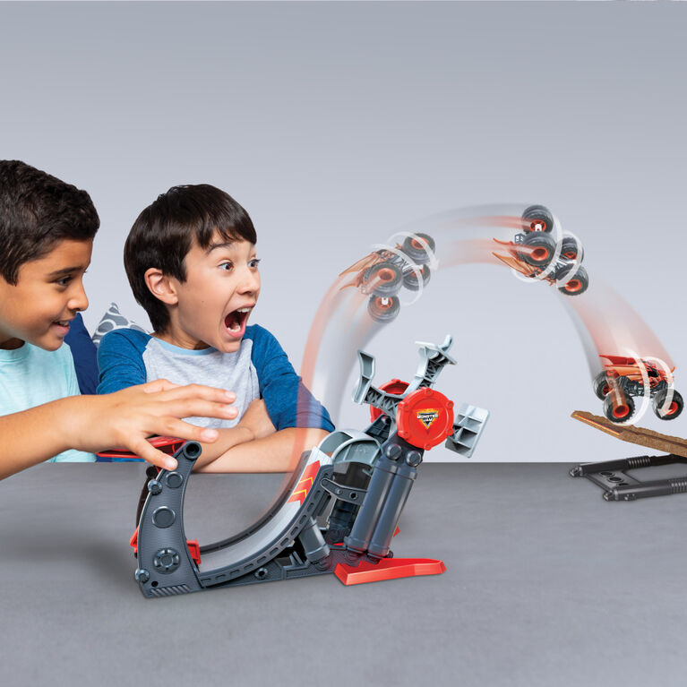 Monster Jam, Official Bakugan Dragonoid Stunt Dial Playset with Exclusive 1:64 Scale Dragonoid Die-Cast Monster Truck