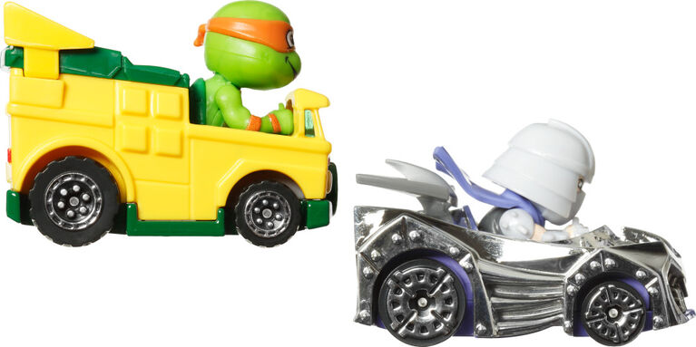 Hot Wheels RacerVerse Die-Cast Cars, Set of 2 Toy Vehicles with Character Drivers Optimized for RacerVerse Track (Styles May Vary)