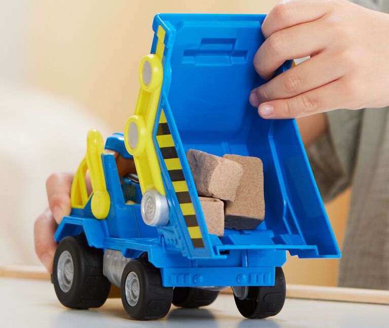 Rubble & Crew, Wheeler's Dump Truck Toy with Movable Parts and a Collectible Action Figure