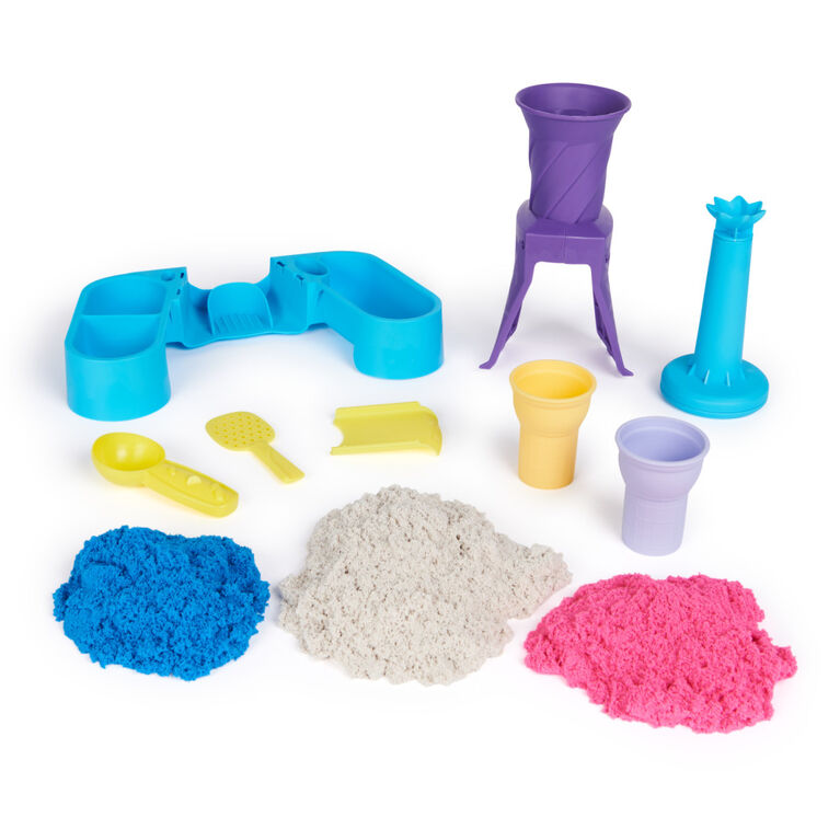 Kinetic Sand, Fabrique de glaces à l'italienne avec 396 g de sable à modeler (bleu, rose et blanc), 2 cornets de crème glacée et 2 outils, jouets sensoriels