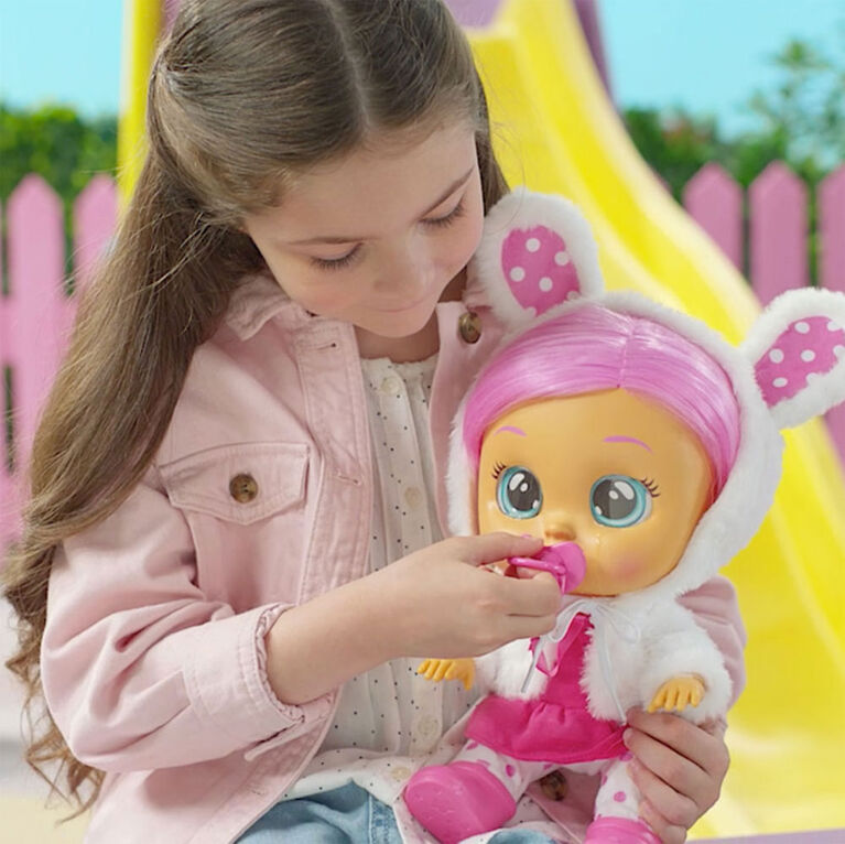 Cry Babies Dressy Coney - Poupée de 12 po | Robe rose, veste blanche en peluche sur le thème du lapin