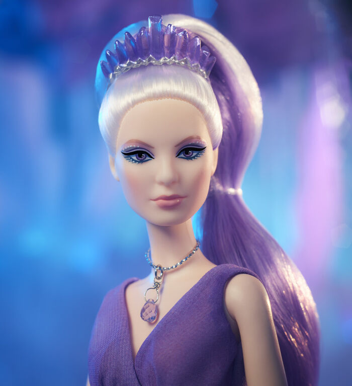Poupée​ Barbie Améthyste Collection Cristal avec Collier à Véritable Améthyste