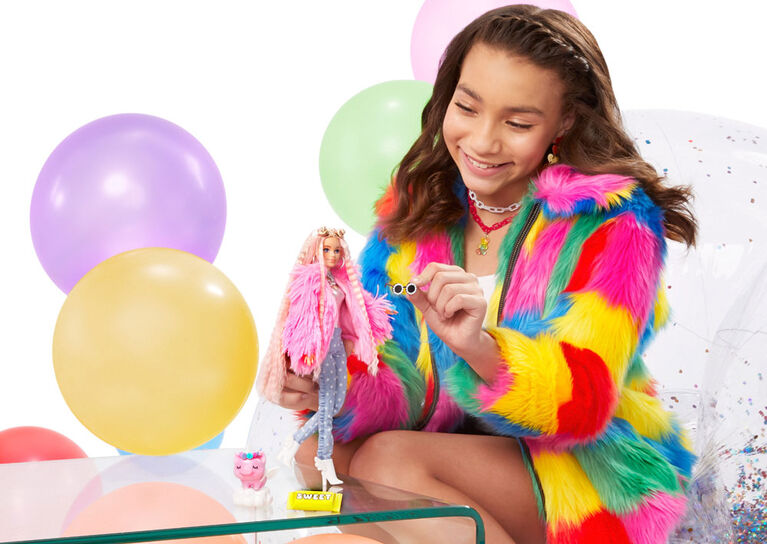 Barbie - Poupée ​Extra avec veste rose et cochon-licorne
