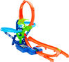 Hot Wheels Stunt Tracks Mid-Air Crash Playset with 1:64 Scale Die-Cast Toy Car & Motorized Booster
