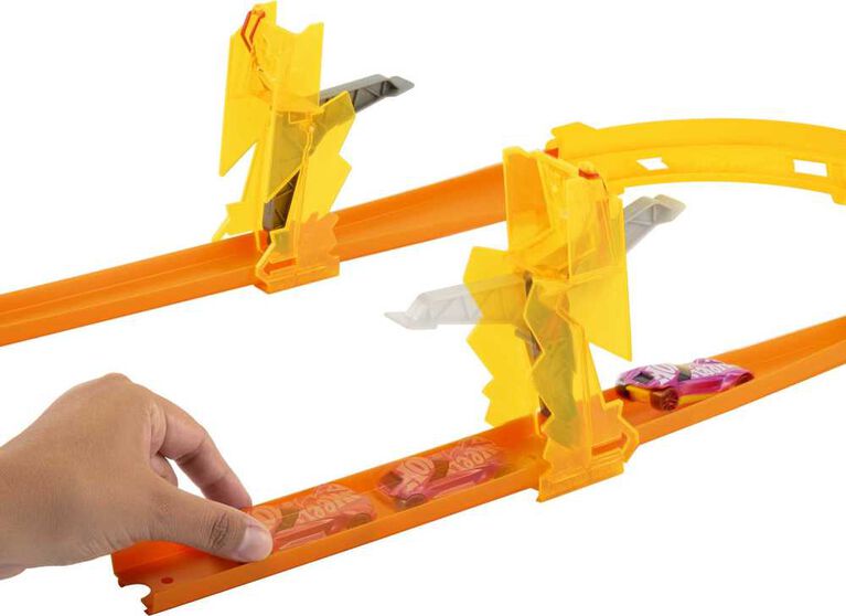 Hot Wheels Track Builder Lightning-Themed Trackset