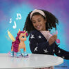 My Little Pony: A New Generation Sunny Starscout chante en rollers