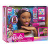 Tête de Coiffure Tie-Dye De Luxe de Barbie à 22 Eléments, Cheveux Bruns, Inclut 2 Couleurs de Colorant Non Toxiques