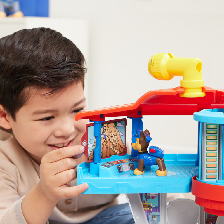 PAW Patrol, Lookout Tower Playset avec lance-véhicule, 2 figurines articulées Chase, voiture de police et accessoires