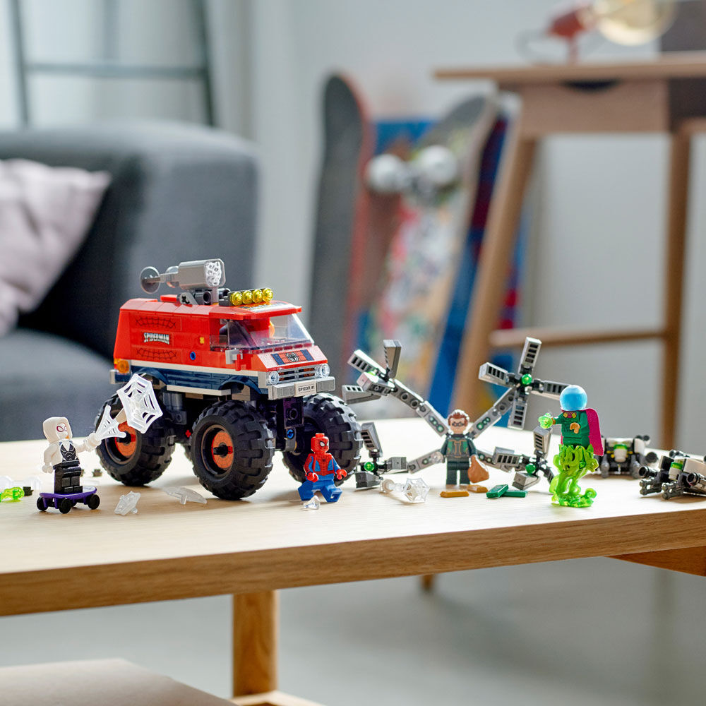 LEGO Super Heroes Spider-Man's Monster Truck vs. Mysterio 76174 | Toys R Us  Canada