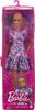 Poupée ​Barbie Fashionistas 150 chauve, vêtue d'une robe rose florale, de bottillons blancs et de boucles d'oreilles