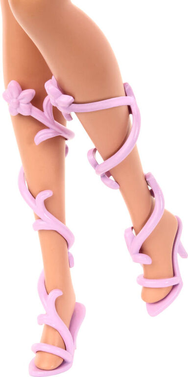 Barbie Fantasy Fairy Doll with ColorChange Wings and Outfit, Includes Toy Wand with Sponge & Fashion Accessories