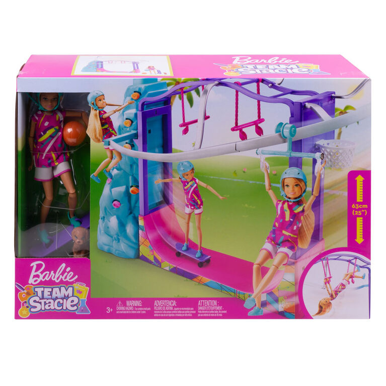 Coffret de jeu Sports extrêmes Barbie Équipe Stacie avec poupée, chiot, équipement et 5 activités