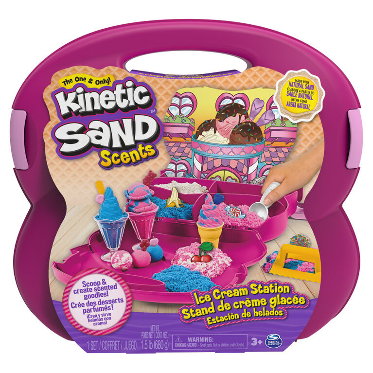 Kinetic Sand Scents, Coffret Stand de crème glacée, 680 g de sable à modeler (rose, blanc et bleu parfumé), boîte de rangement réutilisable, 6 outils et moules, jouets sensoriels pour enfants à partir de 3 ans