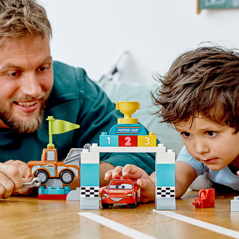 LEGO DUPLO Cars Le jour de course de Flash McQueen 10924 (42 pièces)