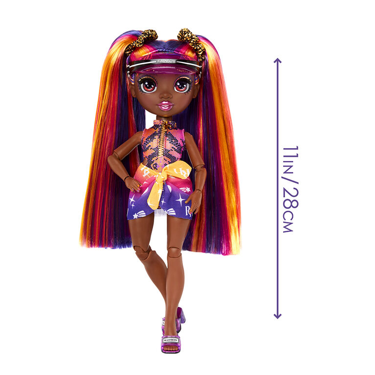 Rainbow High Pacific Coast Phaedra Westward : Poupée-mannequin coucher de soleil (violette)