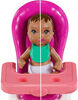 Poupées et coffret de jeu Skipper Babysitters Inc. Barbie avec poupée Skipper Gardienne d'enfants, poupée bébé à changement de couleur, chaise haute et accessoire à thème de fête