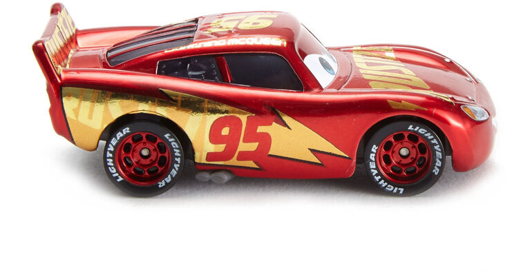 Disney/Pixar Cars 3 Rust-eze Racing Center Lightning McQueen Die-cast Vehicle - English Edition