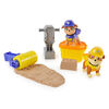 Rubble & Crew, Rubble and Mix Action Figures Set, with 3 oz of Kinetic Build-It Sand and 2 Hand Held Building Toys