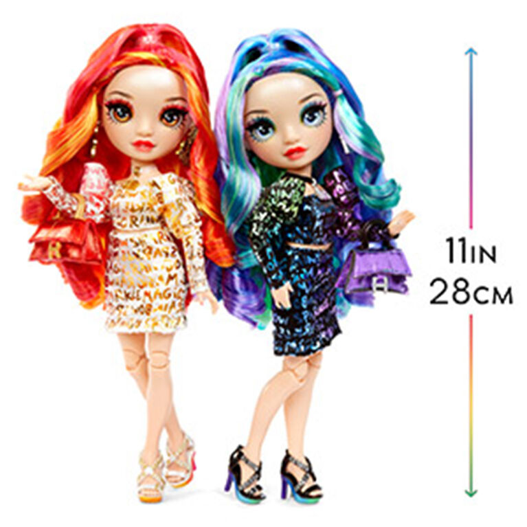 Poupées-mannequins Rainbow High de série spéciale, paquet de 2 jumelles, Laurel and Holly De'Vious -vêtues de tenues imprimées métallisées aux couleurs de l'arc-en-ciel avec accessoires de poupée - excellent cadeau et jouet pour les enfants de 6 à 12 ans