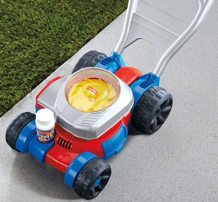 Fun and Easy: John Deere® Bubble Mower for Sunny Days