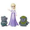 Disney Frozen - Minipoupée Elsa avec figurines de troll - Notre exclusivité