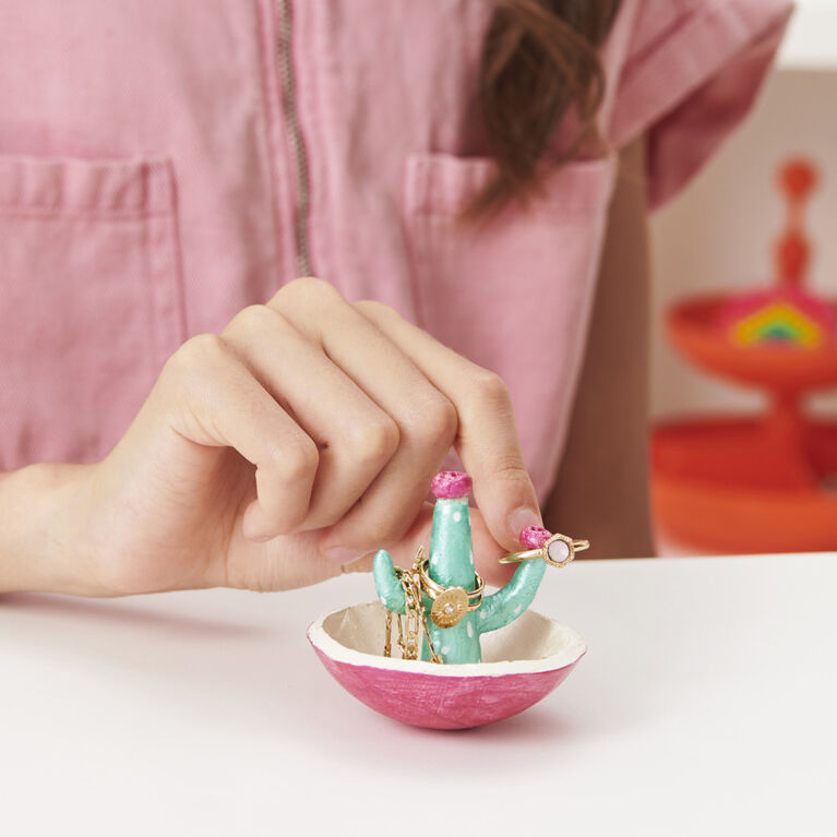 Cool Maker, Clay Your Way, Coffret créatif de poterie avec 6 disques d'argile séchant à l'air, peinture et outils