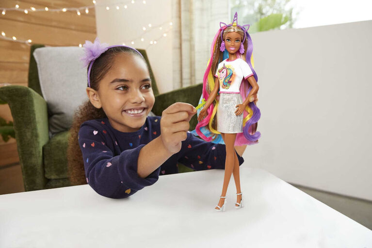 Poupée Barbie Cheveux fantaisie avec looks de sirène et licorne