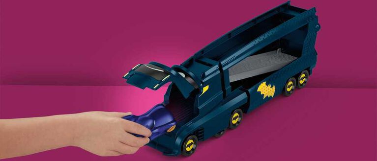 Fisher-Price DC Batwheels Toy Hauler and Car, Bat-Big Rig with Ramp and Vehicle Storage