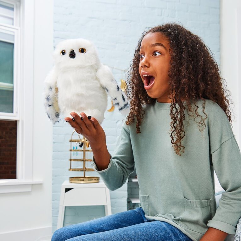 Wizarding World Harry Potter, Enchanting Hedwig Interactive Owl with Over 15 Sounds and Movements and Hogwarts Envelope