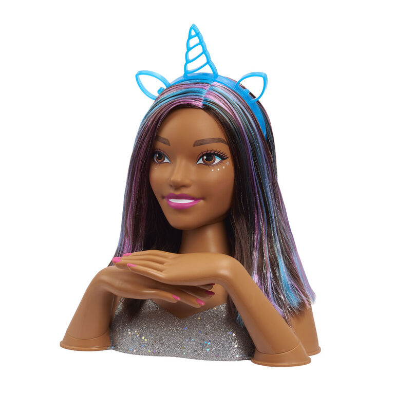 Tête de Coiffure Tie-Dye De Luxe de Barbie à 22 Eléments, Cheveux Bruns, Inclut 2 Couleurs de Colorant Non Toxiques