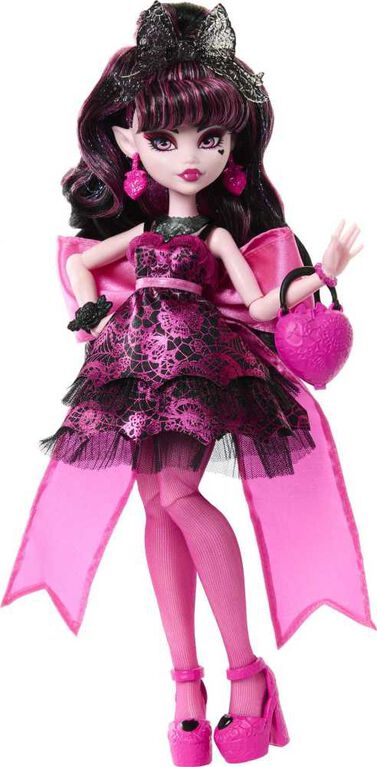 Monster High Doll, Draculaura with Accessories and Pet Bat, Posable Fashion  Doll with Pink and Black Hair