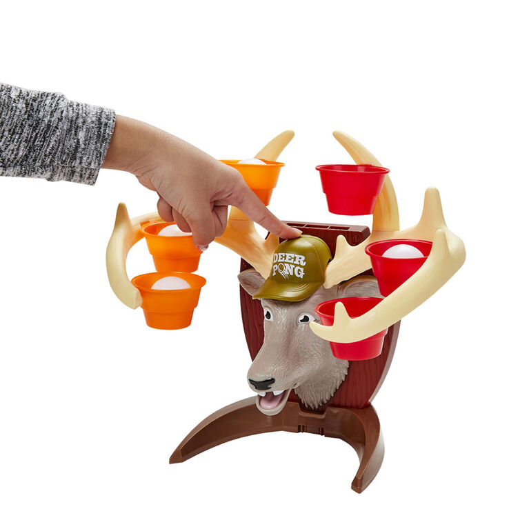 Deer Pong Game, Features Talking Deer Head and Music, Includes 6 Party Cups And 6 Balls (French Version)