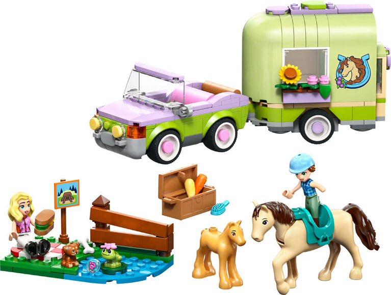LEGO Friends La Remorque pour le Cheval et le Poulain - Jouet, avec 2 Minipoup&eacute;es, un Chiot, un Cheval, un Poulain et une Grenouille - 42695