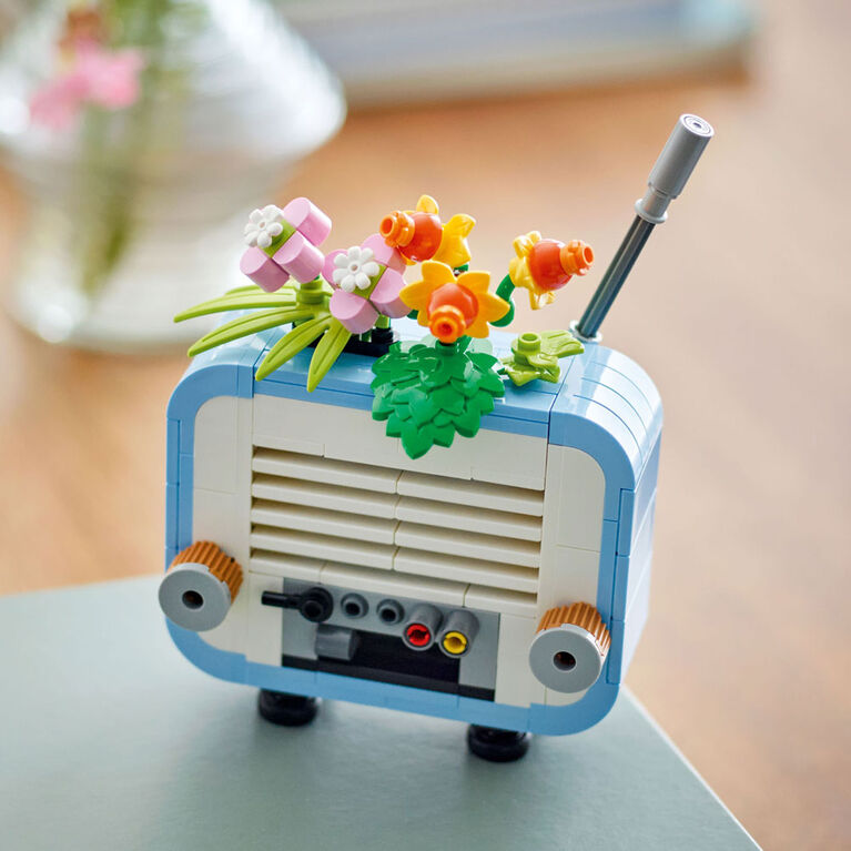 LEGO Creator 3 in 1 Record Player with Flowers - Building Toy with 3 Options, Record Player, Radio, or Microphone - 31172