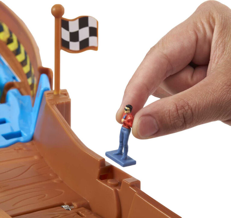 Hot Wheels Monster Trucks Wreckin' Raceway Playset