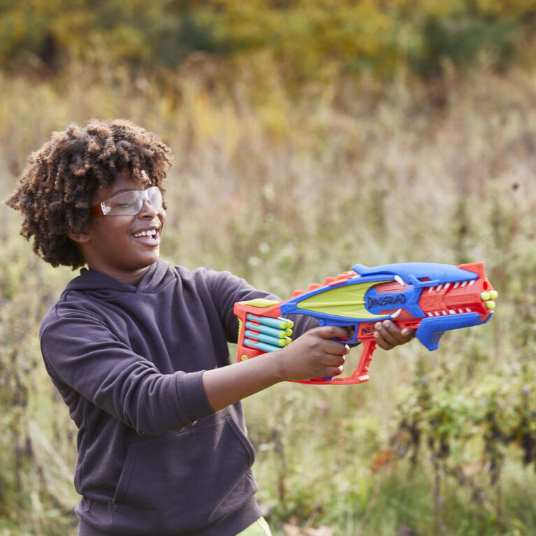 Nerf DinoSquad Terrodak, tire 4 fléchettes, rangement pour fléchettes, 12 fléchettes Nerf Elite, blaster Nerf en forme de dinosaure, jeu d'extérieur pour enfants