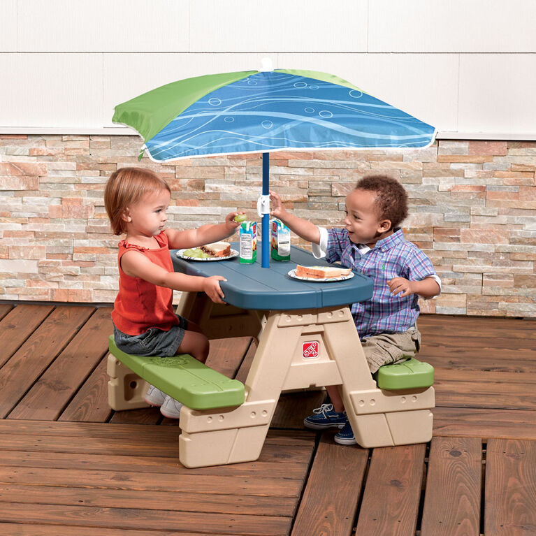 Step2 - Table de pique-nique Sit & Play avec parasol