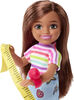 Barbie - Coffret de jeu Chelsea avec poupée Chelsea Dessinatrice de mode brunette et accessoires