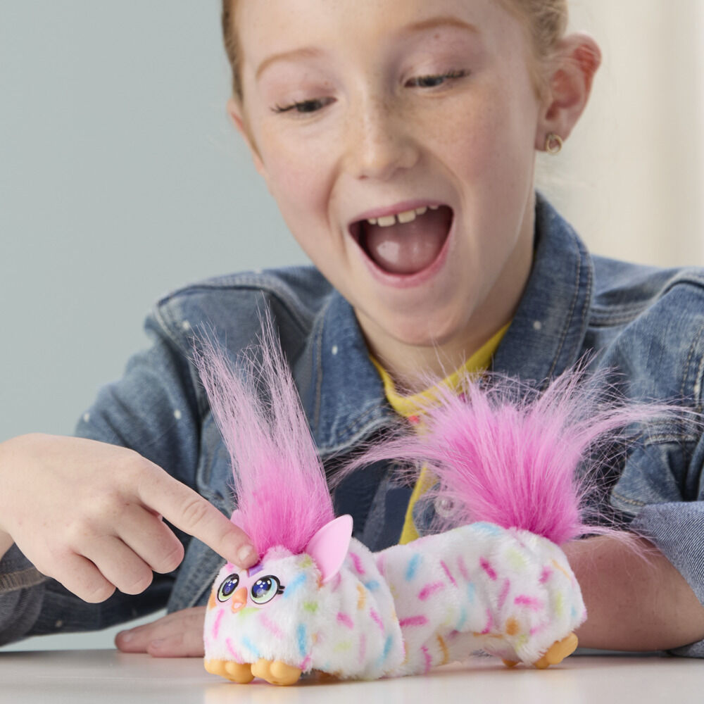 Furby DJ Furblets Berry-Cup-Cake, jouet en peluche