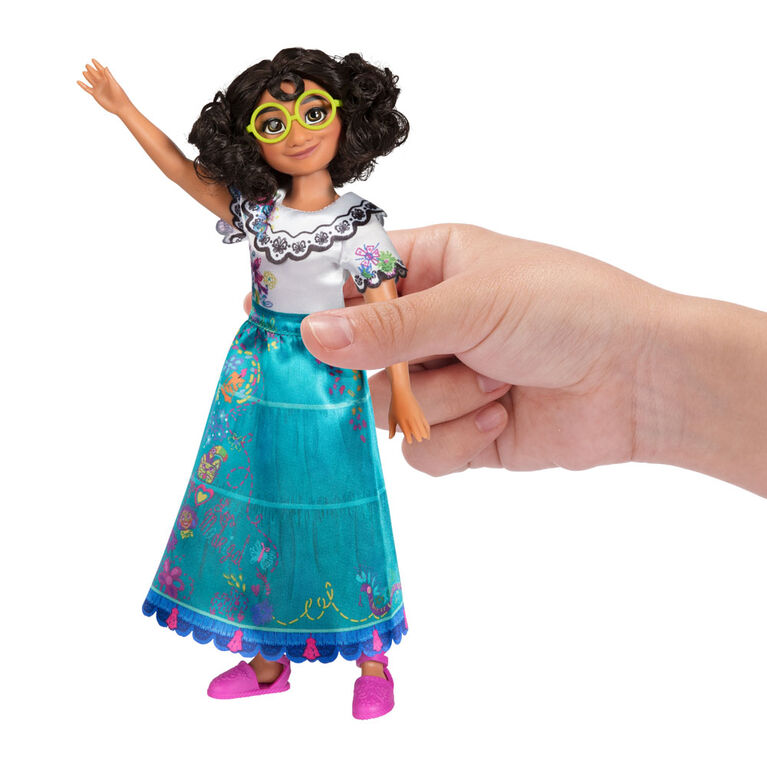 Disney Encanto Mirabel Poupée articulée avec lunettes et chaussures 35,6 cm  : : Jeux et Jouets