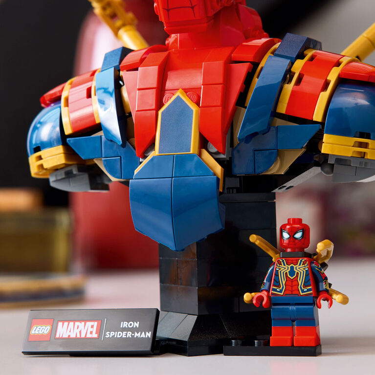 LEGO Marvel Iron Spider-Man Bust Building Kit - Includes Minifigure - Collectible for Adults, 18+ - 76326