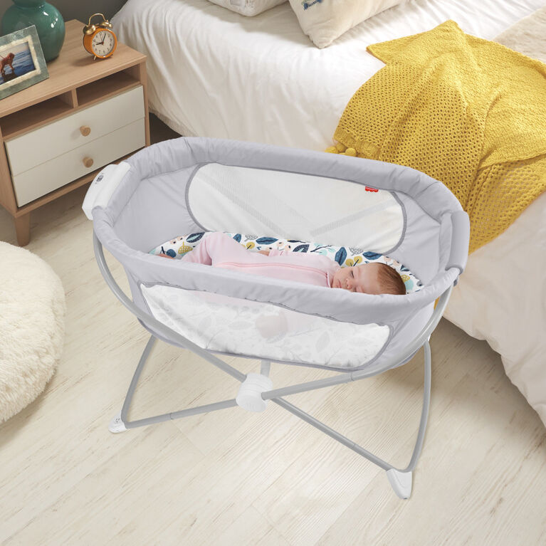 Fisher-Price Soothing View Bassinet - Berry Collection - R Exclusive