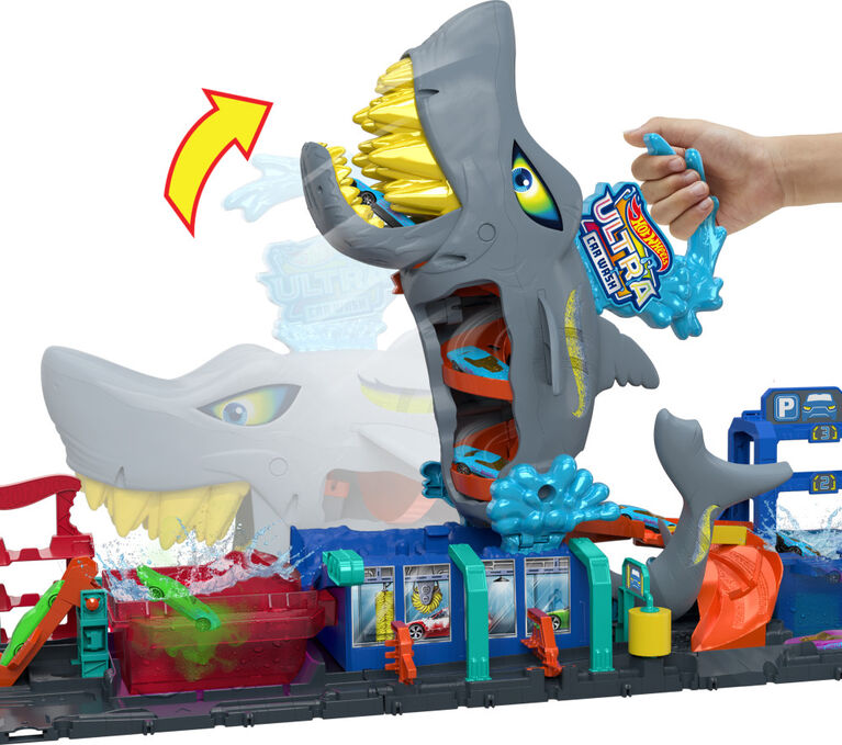 Hot Wheels City Ultra Shark Car Wash with Color Reveal Toy Car in 1:64 Scale