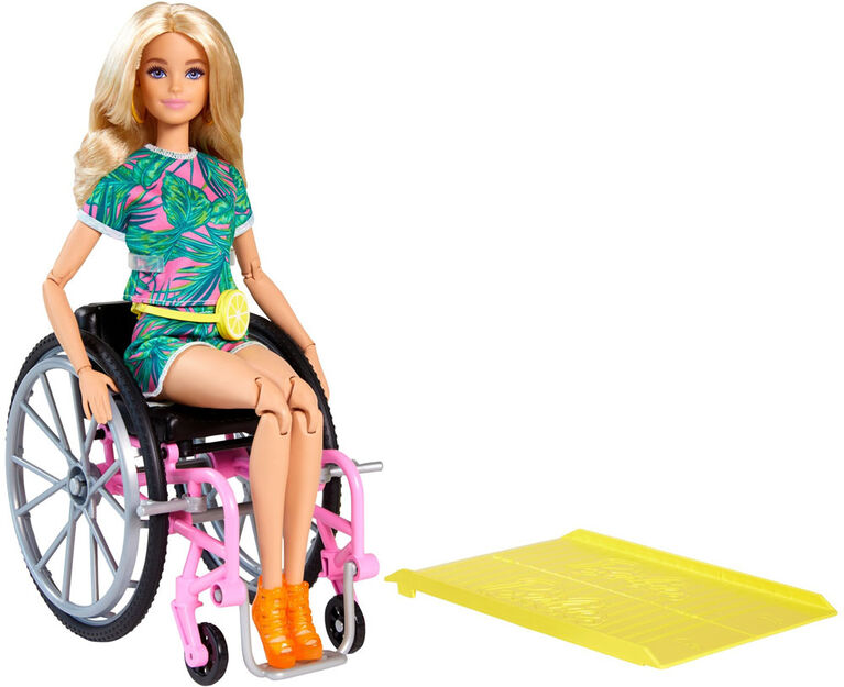 Barbie - Fashionistas - Poupée, fauteuil roulant, cheveux longs