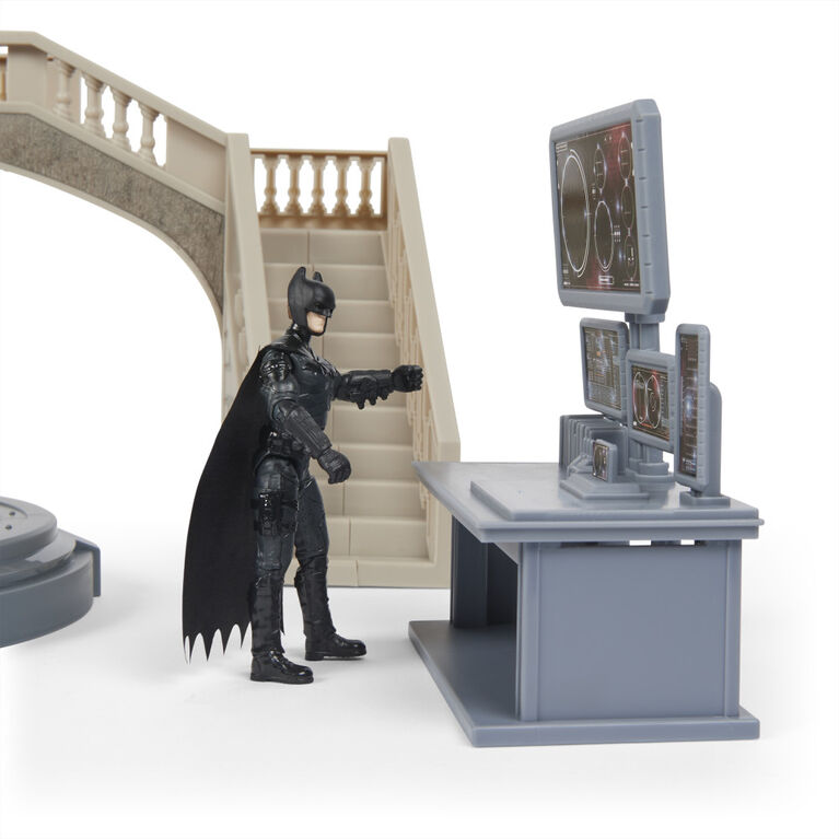 DC Comics, Batman Batcave with Exclusive Batman and Penguin Action Figures and Batcycle